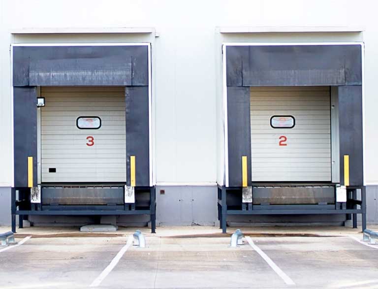 Puertas industriales, abrigos logísticos
